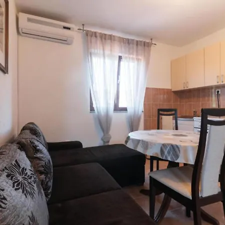 Kokolo - Three Bedroom First Floor Apartamento *