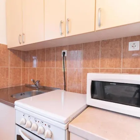 Kokolo - Three Bedroom First Floor 아파트 *