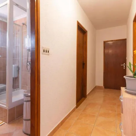 Kokolo - Three Bedroom First Floor Apartamento