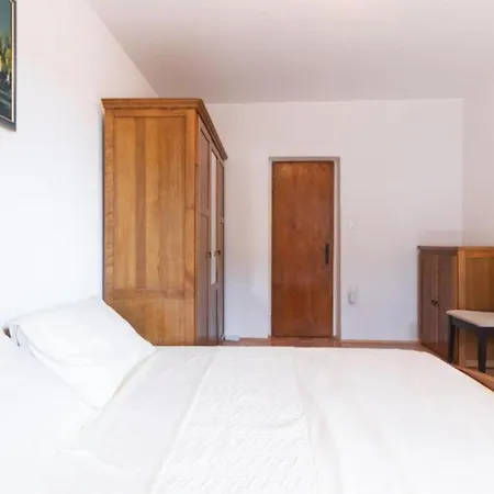 Kokolo - Three Bedroom First Floor 아파트 *