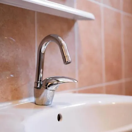 Kokolo - Three Bedroom First Floor Apartamento Preko